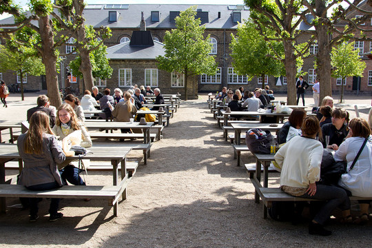 Videogalleri: Studerende drysser stjernestøv over Det Kongelige Akademi